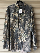 Load image into Gallery viewer, 00’s Wolf Mountain Mossy Oak Breakup Shirt (XL)