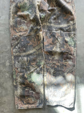 Load image into Gallery viewer, Vintage Wrangler Realtree Advantage Timber Camo Denim Pants (L)