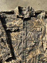 Load image into Gallery viewer, Vintage Mossy Oak Shadowgrass Chamois Button Up (L)