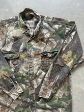 Load image into Gallery viewer, Vintage Realtree Hardwoods Camo Button Up Shirt (M)