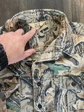Load image into Gallery viewer, Vintage Realtree Advantage Camo Button-Up Shirt (XL)