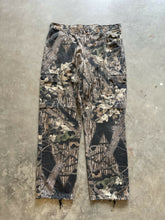 Load image into Gallery viewer, Vintage Mossy Oak Gen 1 Breakup Camo Pants (L)