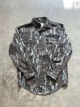 Load image into Gallery viewer, Vintage Duck Bay Trebark Camo Button Up Shirt (M)