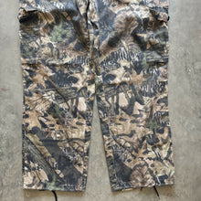 Load image into Gallery viewer, Vintage Mossy Oak Forest Floor Camo Adjustable Waist Pants (L)