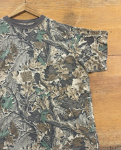 Load image into Gallery viewer, 90’s Vintage Realtree Advantage Camo Pocket Tee (2XL) 🇺🇸