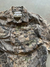 Load image into Gallery viewer, Vintage Columbia Mossy Oak Breakup Camo Hackberry Rod &amp; Gun Shirt (M)
