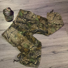 Load image into Gallery viewer, 00’s Realtree X-Tra Green Hat and AP Pants (XXL)