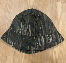 Load image into Gallery viewer, Vintage Realtree Bucket Hat