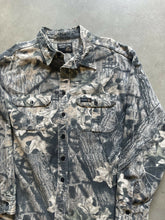 Load image into Gallery viewer, Vintage Rattlers Brand Mossy Oak Breakup Camo Chamois Shirt (L/XL)