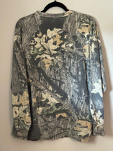 Load image into Gallery viewer, 00’s Jerzees Mossy Oak Breakup Pocket Shirt (L)