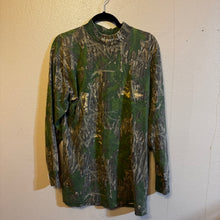 Load image into Gallery viewer, 90’s Mossy Oak Shadowleaf Shirt (M) 🇺🇸