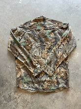 Load image into Gallery viewer, Vintage Rattlers Brand Realtree Advantage Camo Chamois Shirt (M)