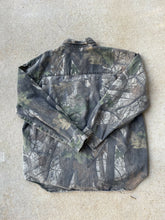 Load image into Gallery viewer, Vintage Duxbak Realtree Hardwoods Camo Button-Up Shirt (L)