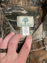 Load image into Gallery viewer, Vintage Mossy Oak Fall Foliage Camo Chamois Shirt (XL)