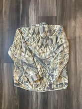 Load image into Gallery viewer, Vintage Realtree Advantage Wetlands Camo Button Up Shirt (M)