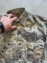 Load image into Gallery viewer, Vintage Ranger Realtree Advantage Camo Button Up Shirt (M)