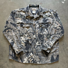 Load image into Gallery viewer, 2000’s Mossy Oak Breakup Camo Chamois Shirt (XL)