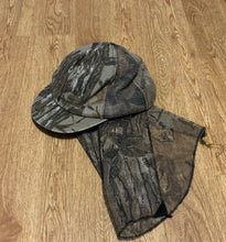 Load image into Gallery viewer, Vintage Realtree Short Bill Snapback Hat w/ Face Mask