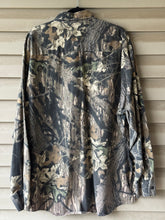 Load image into Gallery viewer, 00’s Wolf Mountain Mossy Oak Breakup Shirt (XL)