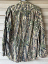 Load image into Gallery viewer, 90’s Walls Realtree Chamois Shirt (L) 🇺🇸