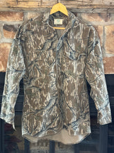 Load image into Gallery viewer, 90’s Mossy Oak Treestand Shirt (M/L) 🇺🇸