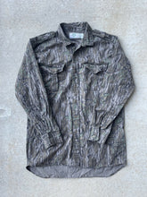 Load image into Gallery viewer, Vintage Mossy Oak Green Leaf Camo Strap Shirt (L)