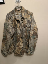 Load image into Gallery viewer, Vintage Walls Realtree Button Down