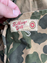 Load image into Gallery viewer, Vintage Bullseye Bill Duck Camo Very Adjustable Hunting Vest