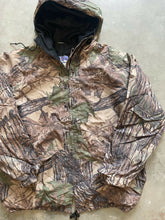 Load image into Gallery viewer, Vintage Walls Realtree Camo Windbreaker Jacket (XL)