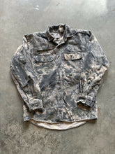 Load image into Gallery viewer, Vintage Mossy Oak Breakup Camo Chamois Shirt (M)
