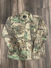 Load image into Gallery viewer, 90’s Rattlers Brand Realtree Camo Chamois Shirt (M)