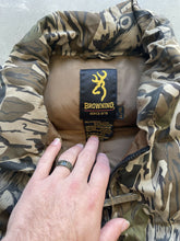 Load image into Gallery viewer, Vintage Browning Mossy Oak Treestand Puffer Jacket (XL)