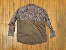 Load image into Gallery viewer, Drake Ol’Tom Bottomland Turkey Hunting Lightweight Button Down Size M