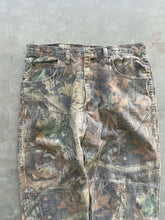 Load image into Gallery viewer, Vintage Wrangler Realtree Advantage Timber Camo Denim Pants (L)