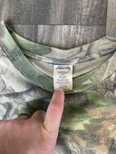Load image into Gallery viewer, Vintage Realtree Hardwoods Camo T-Shirt (XL)