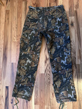 Load image into Gallery viewer, Mossy oak vintage fall foliage hunting camo made in UsA 80s men’s size medium hunting pants