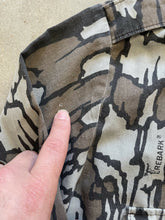 Load image into Gallery viewer, Vintage Trebark Camo Lightweight Camo Button Up Shirt (M)