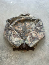 Load image into Gallery viewer, Vintage Realtree Camo Insulated Bomber Jacket (L)