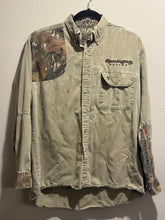 Load image into Gallery viewer, 90’s Mossy Oak Fall Foliage Remington Racing Shirt (M) 🇺🇸