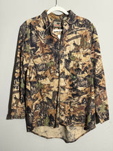 Load image into Gallery viewer, 00’s Mossy Oak Forrest Floor Shirt (M)