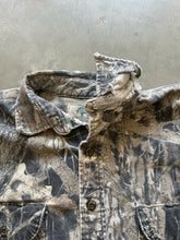 Load image into Gallery viewer, Vintage Distressed Mossy Oak Gen 1 Breakup Camo Chamois Shirt (L)