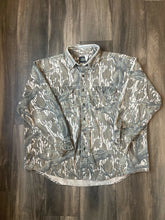 Load image into Gallery viewer, 1990’s Wolf Mountain Mossy Oak Treestand Camo Button Up Shirt (2XL)