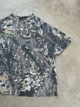 Load image into Gallery viewer, Vintage MossyOak Breakup Camo Pocket T (L)