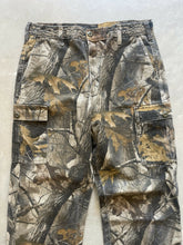 Load image into Gallery viewer, Vintage Ranger Realtree Hardwoods Camo Denim Adjustable Waist Pants (M)