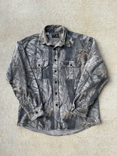 Load image into Gallery viewer, Vintage Rattlers Brand Realtree Hardwoods Camo Chamois Shirt (L)