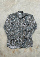 Load image into Gallery viewer, Vintage Mossy Oak Treestand Camo Button Up (M)