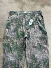Load image into Gallery viewer, 00’s Vintage Mossy Oak Shadow Leaf Camo Pants (29-35”x32”)