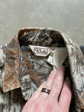 Load image into Gallery viewer, Vintage Realtree Extra Brown Camo Chamois Shirt (M)