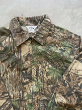 Load image into Gallery viewer, Vintage 10x Realtree Camo Lightweight Pullover (L)