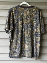 Load image into Gallery viewer, 90’s Master Sportsman Camo Shirt (M)